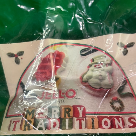 Vintage Holiday Holly Christmas Jello Molds Set of 2 Tree & Santa Claus Plastic - Picture 9 of 10